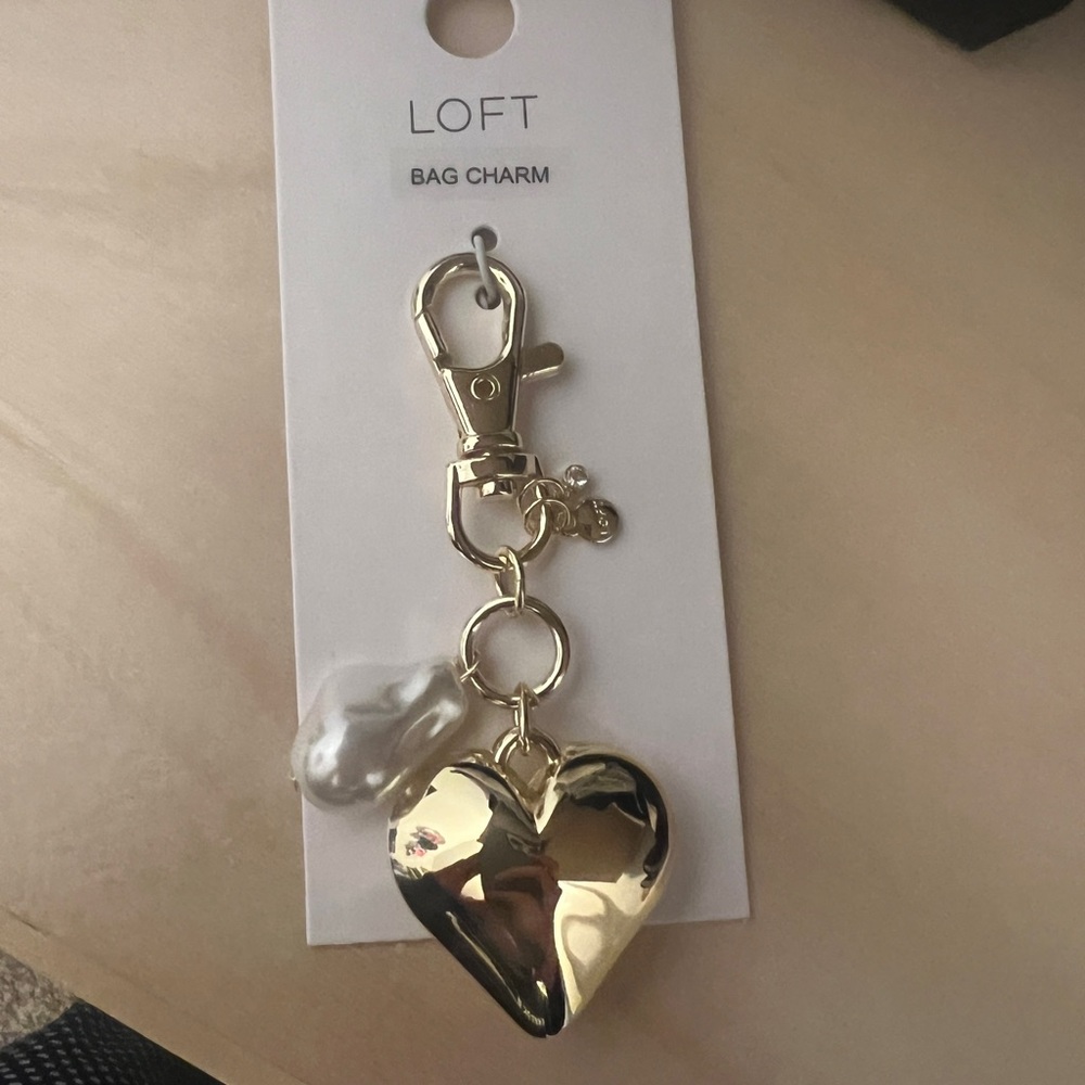 Elegant gold heart key chain